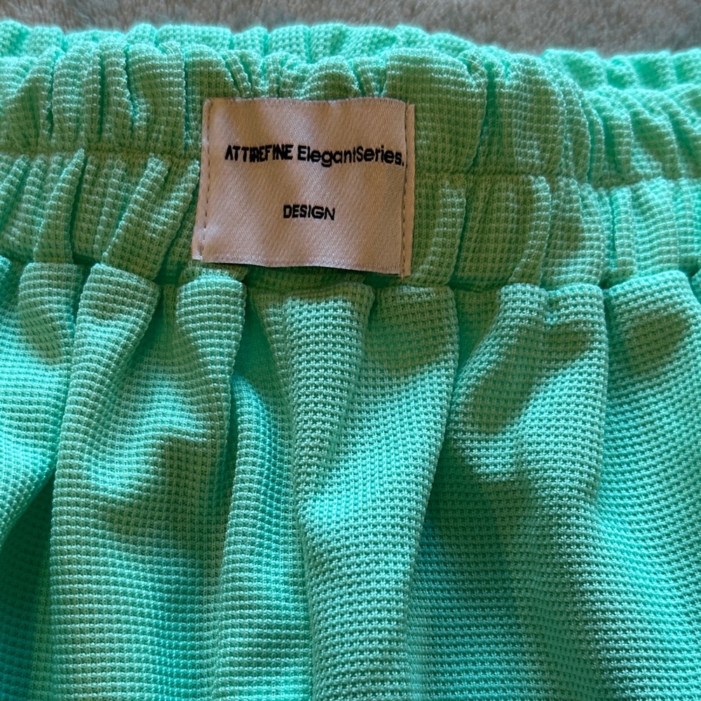 Mint Green 2 piece short and crop top. - Picture 5 of 7